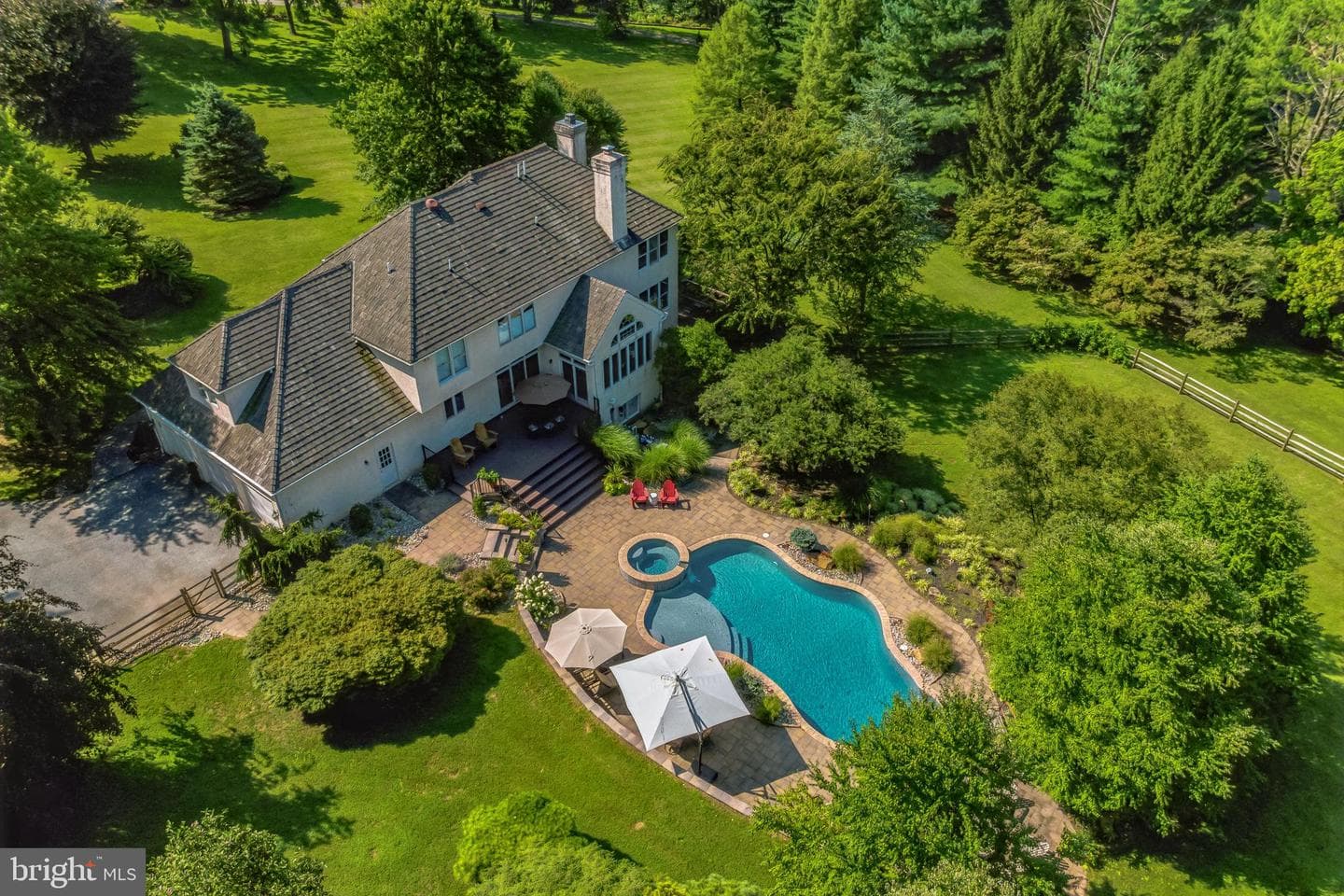 1681 Hunters Circle photo 3