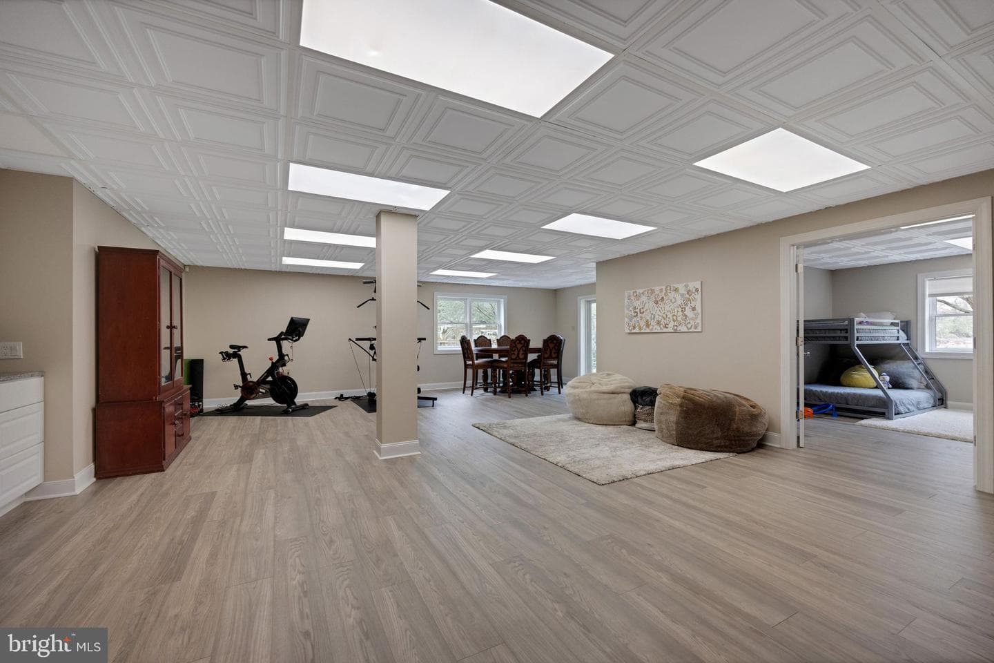 1681 Hunters Circle photo 32