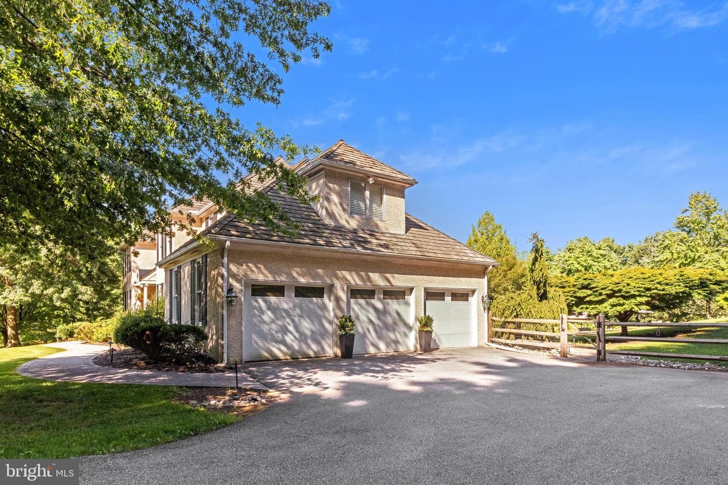 1681 Hunters Circle photo 35