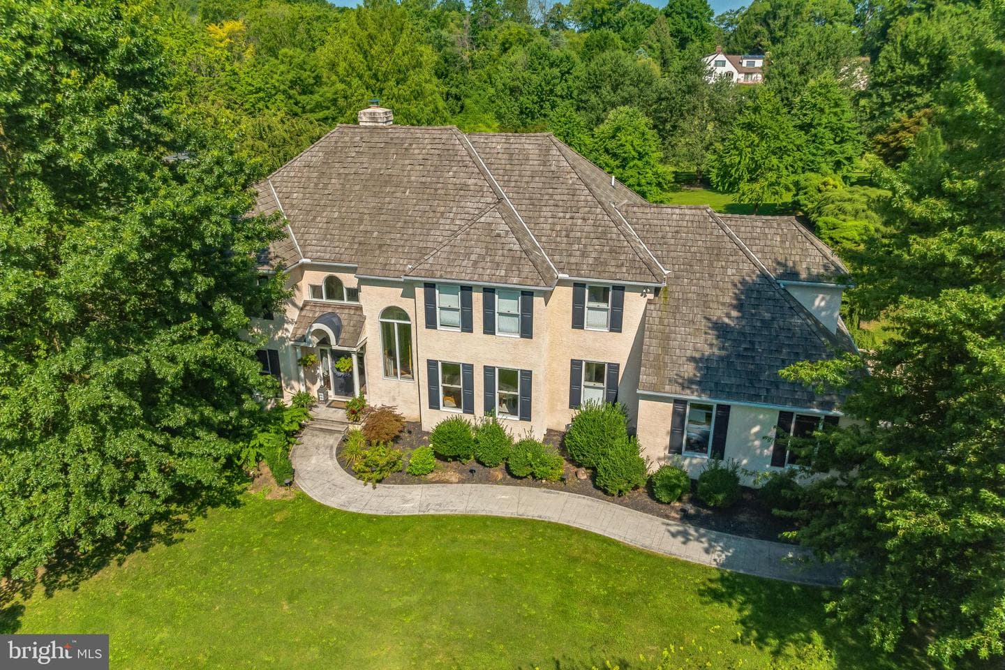 1681 Hunters Circle photo 4