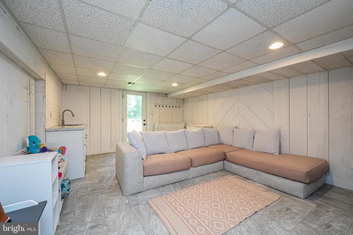 698 Spruce Drive photo 14