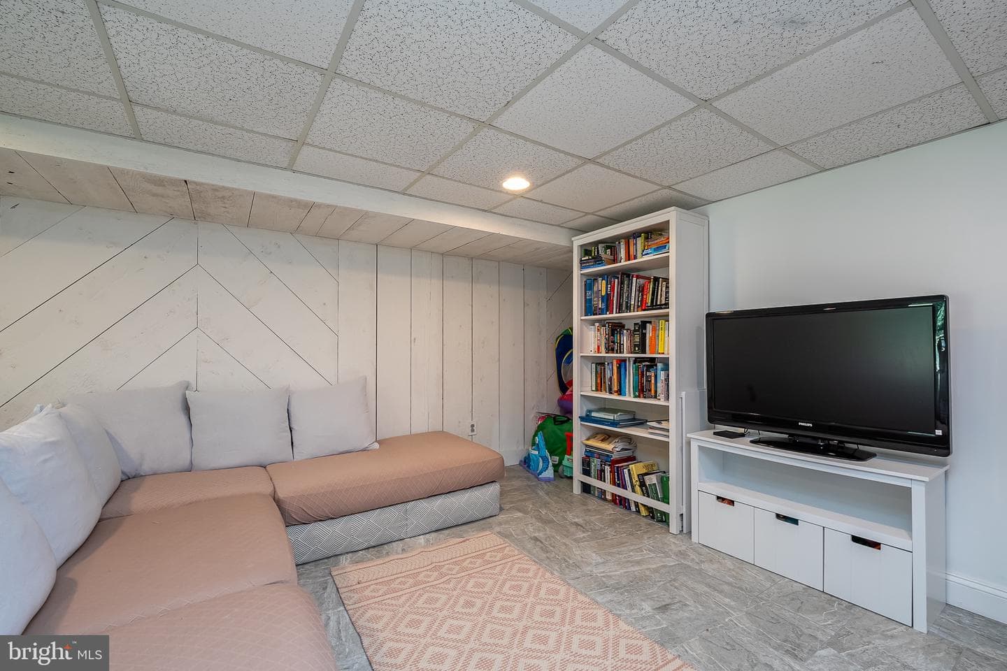 698 Spruce Drive photo 15