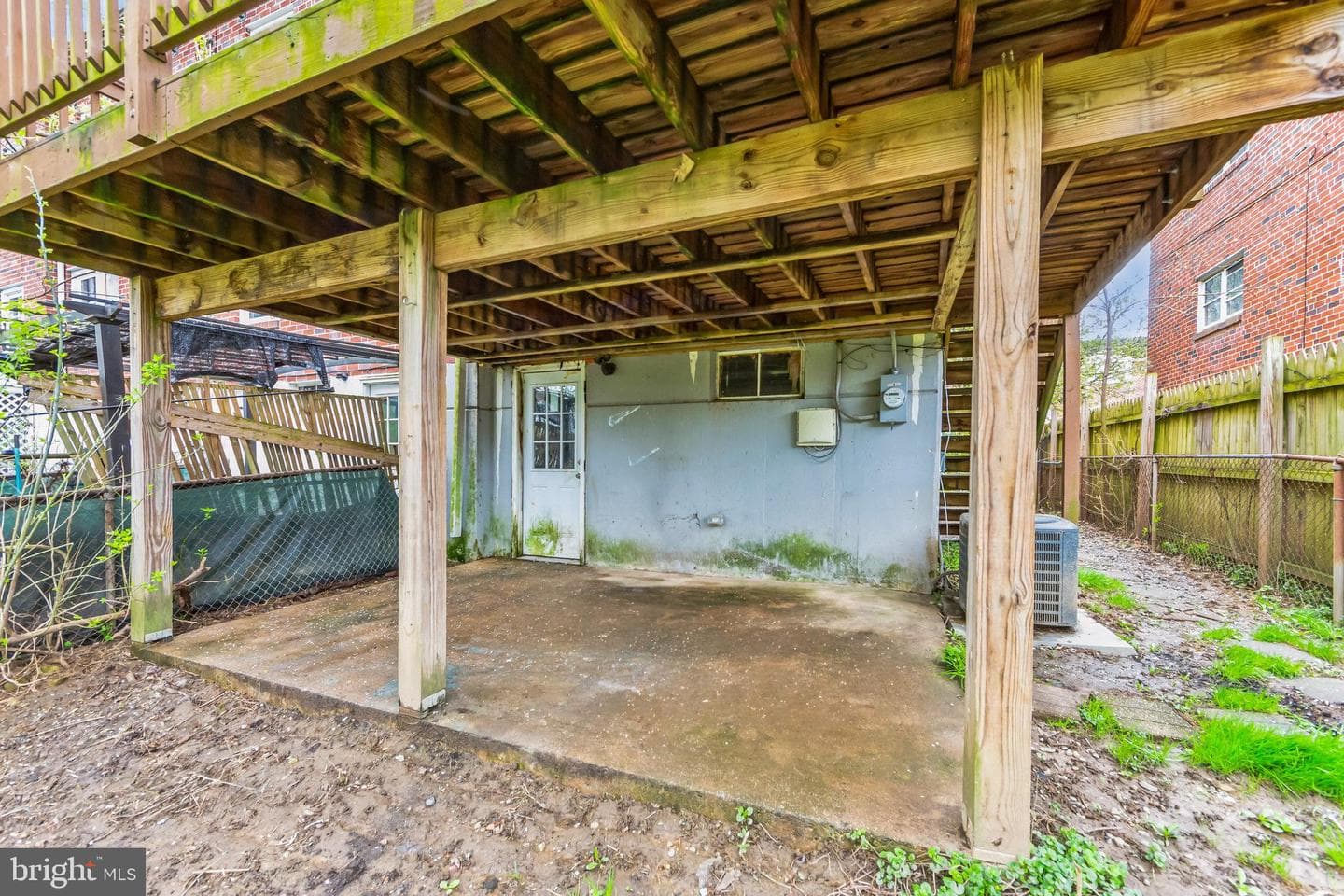 335 Mary Street photo 16