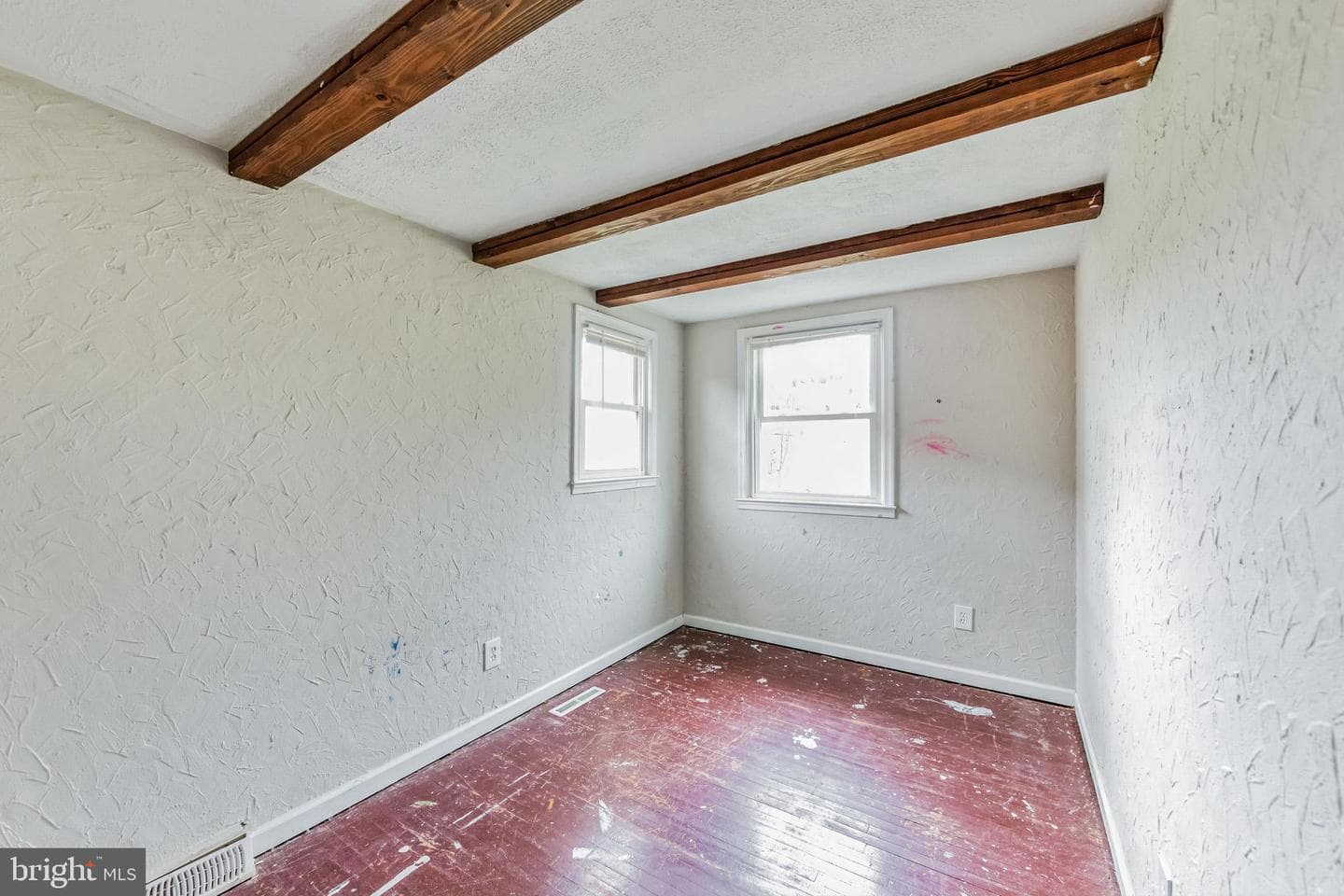 335 Mary Street photo 9
