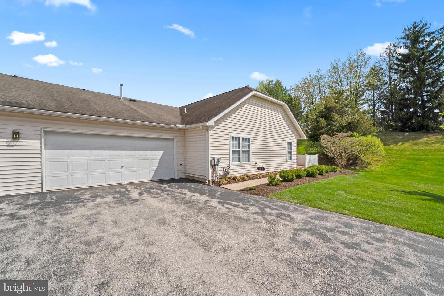 163 Village Way #8d photo 2
