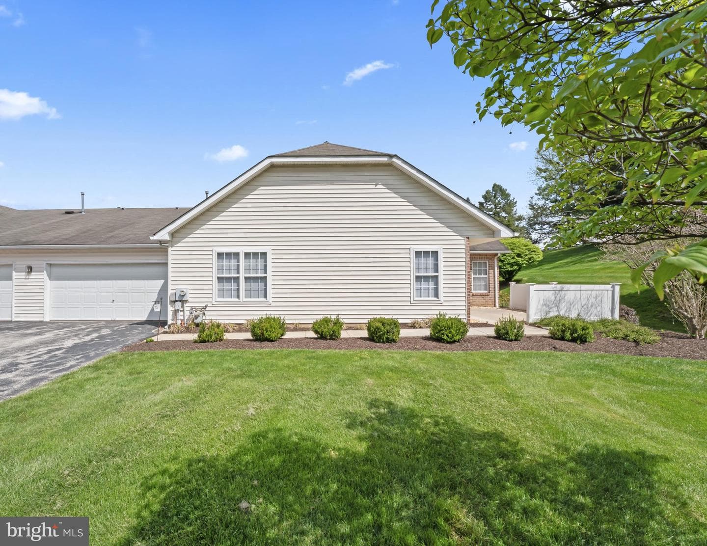 163 Village Way #8d photo 3