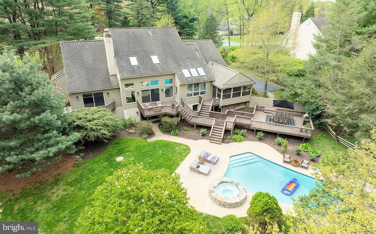 1685 Waterglen Drive photo 1