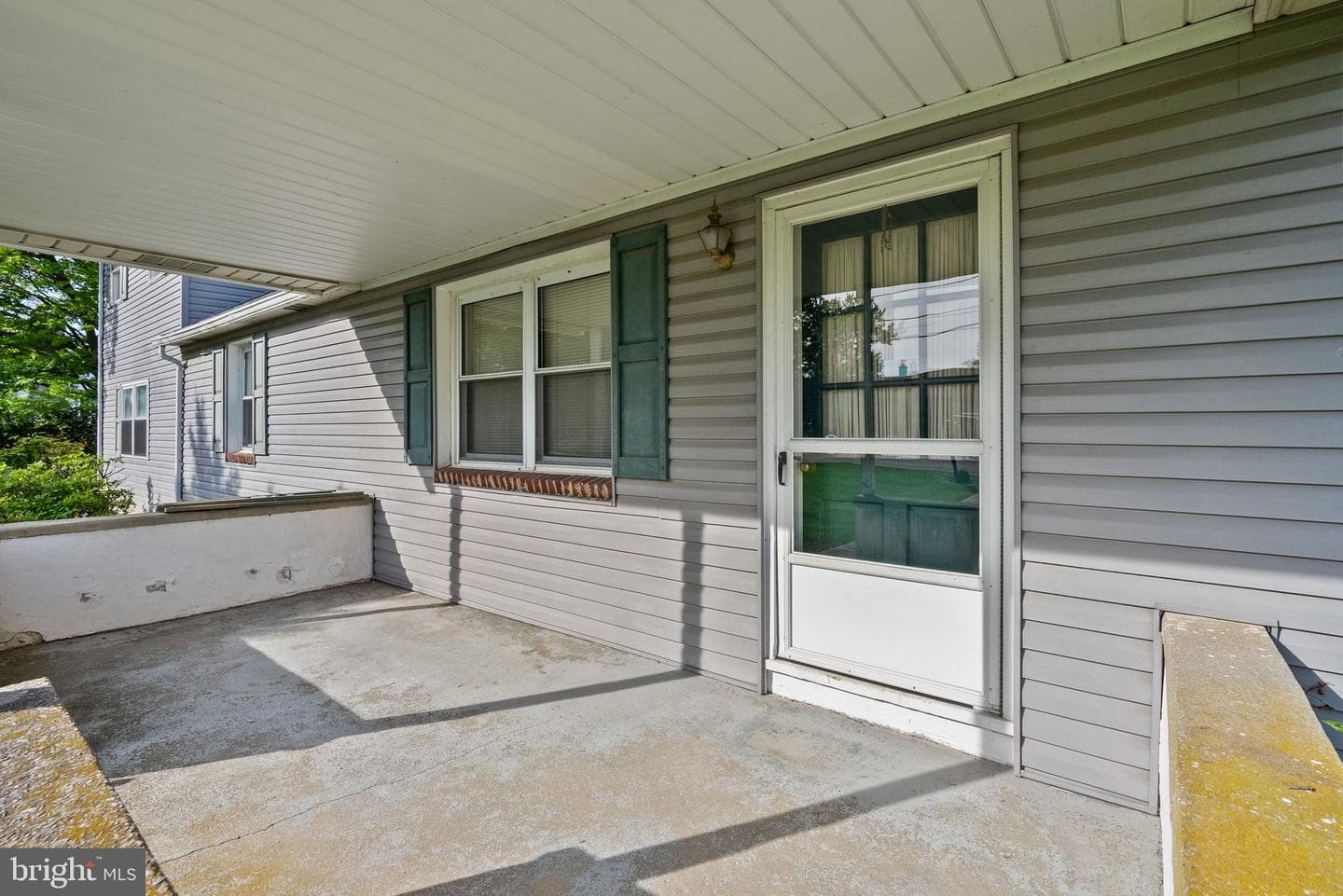 609 Green Avenue photo 2