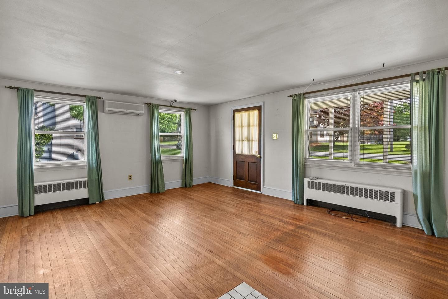 609 Green Avenue photo 3