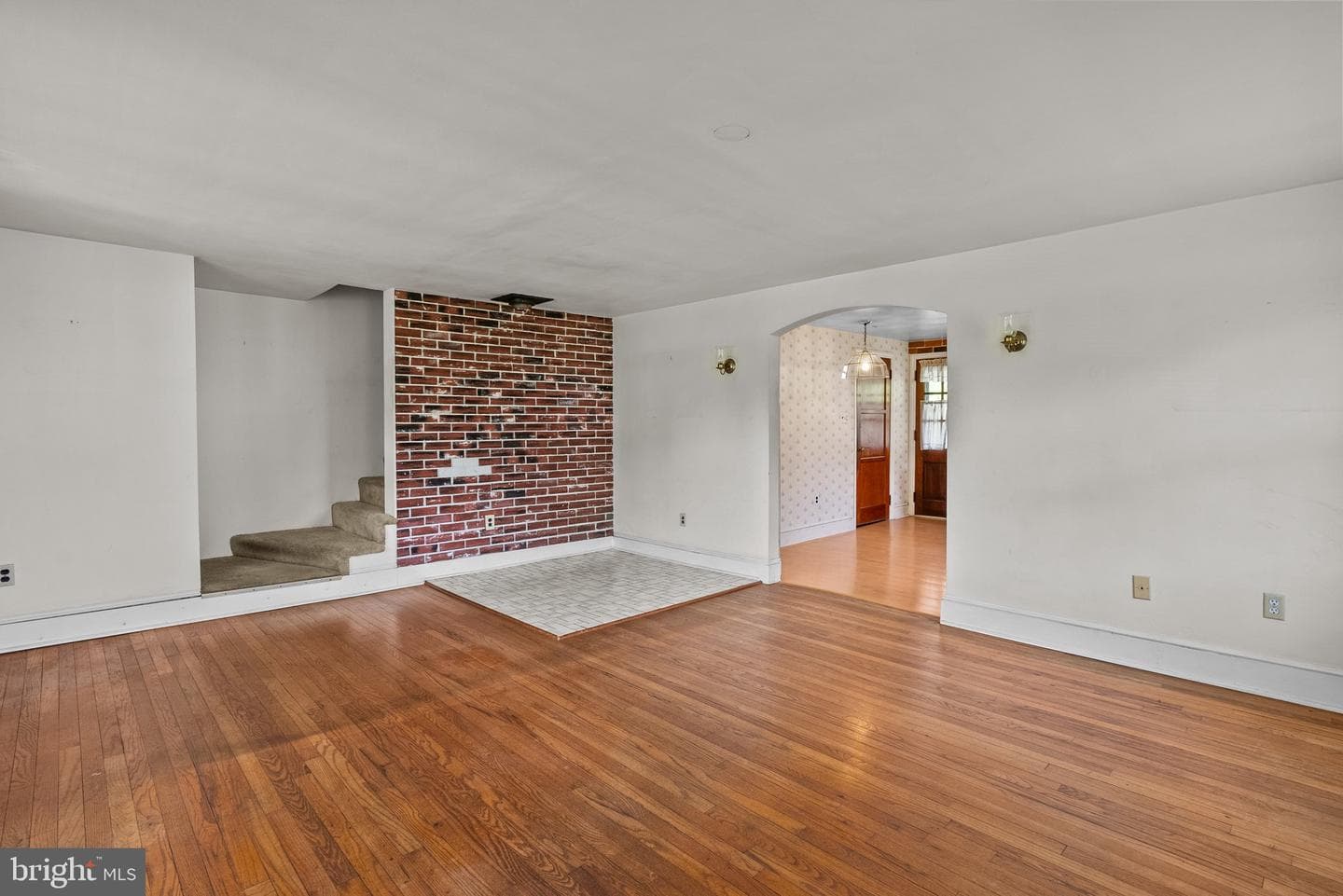 609 Green Avenue photo 4