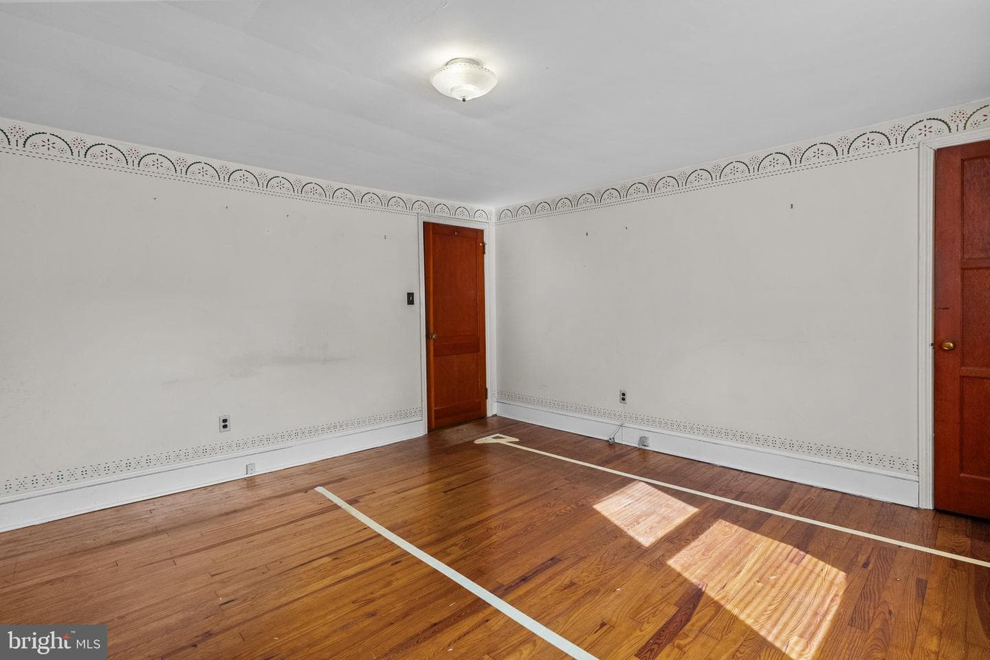 609 Green Avenue photo 9