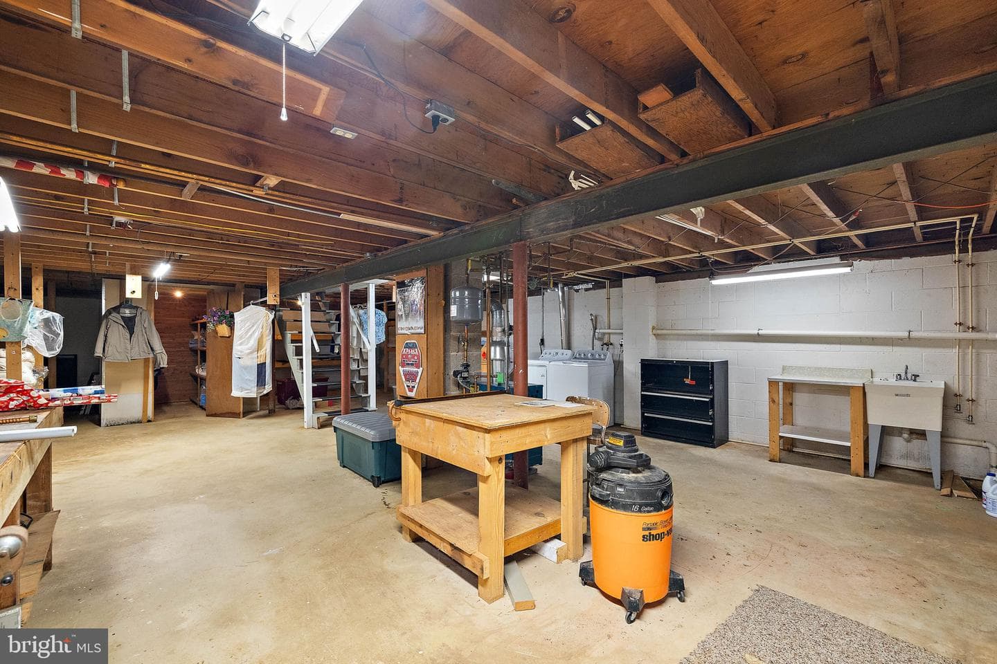 741 W Locust Street photo 20