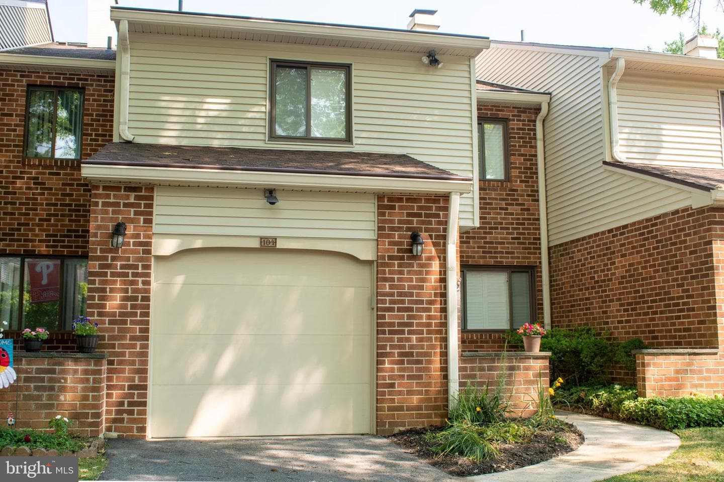104 Camsten Court photo 2