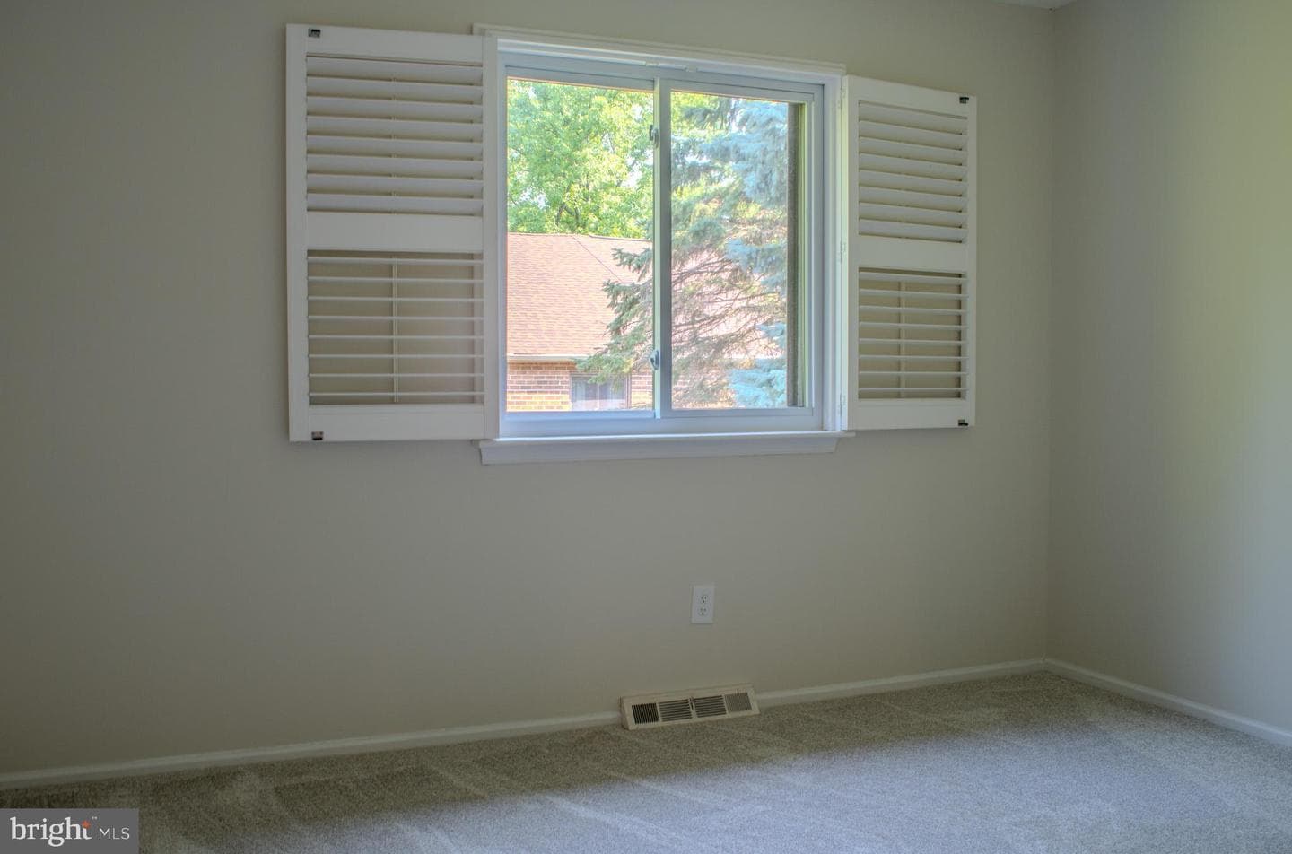 104 Camsten Court photo 32