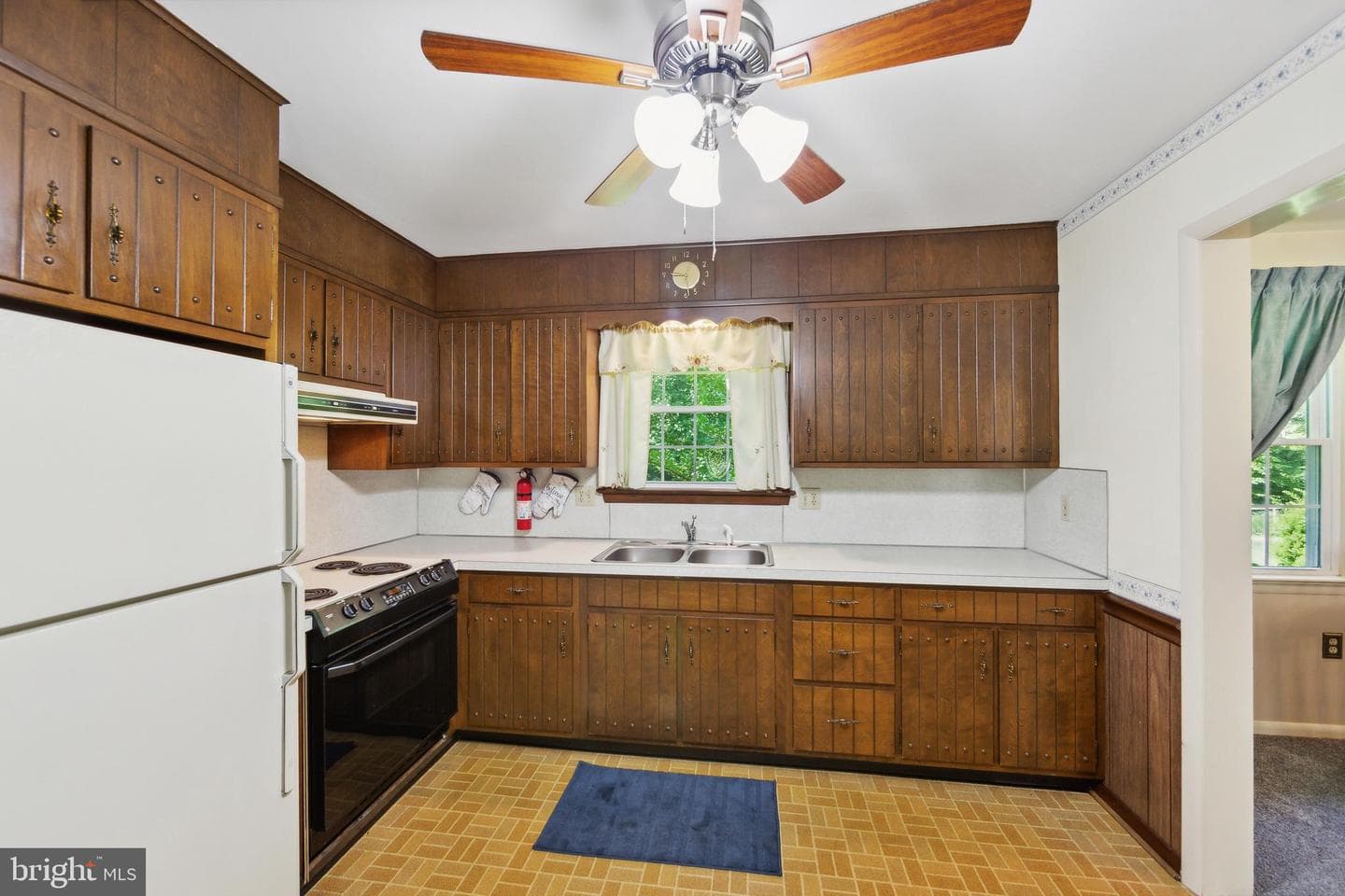 1038 W Kings Highway photo 12