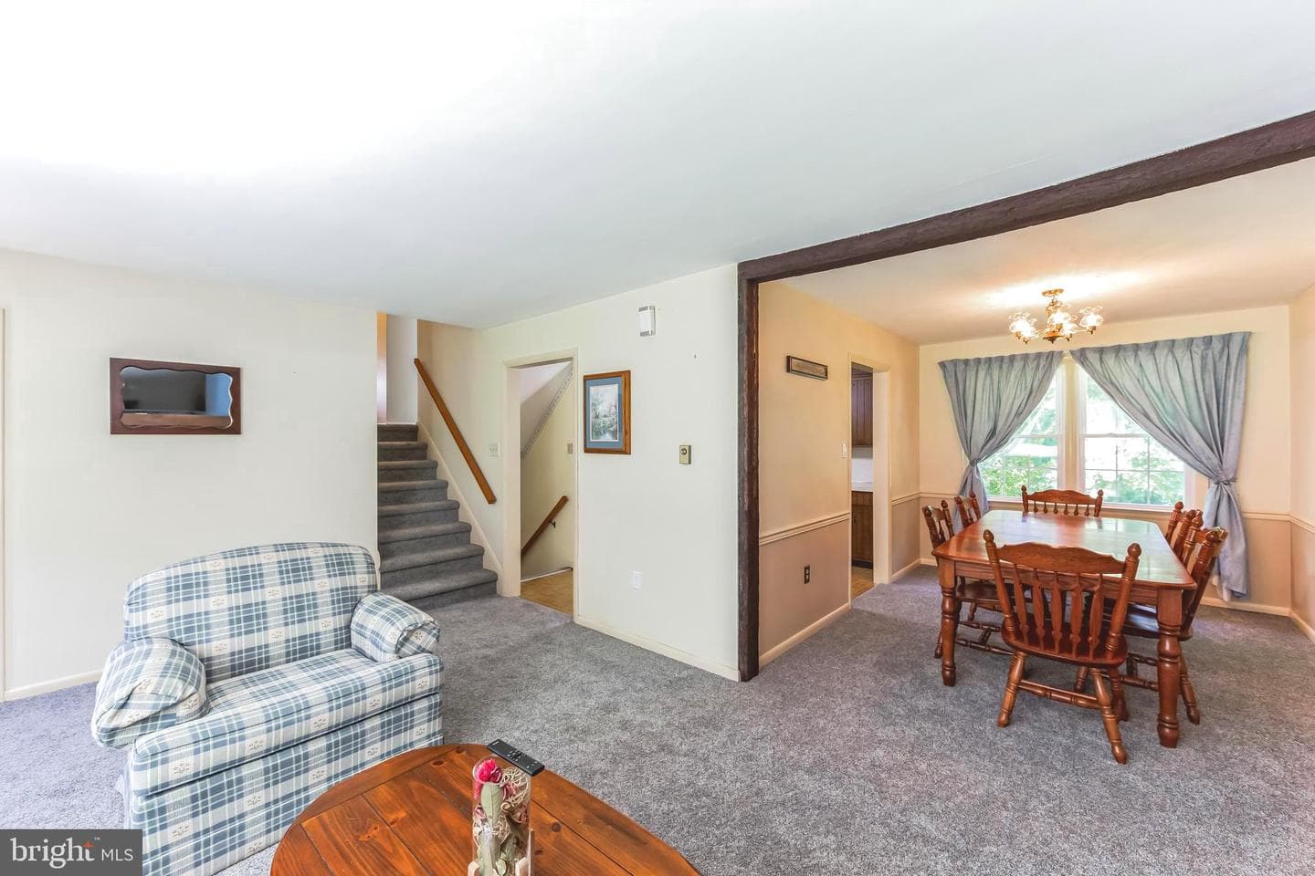 1038 W Kings Highway photo 16