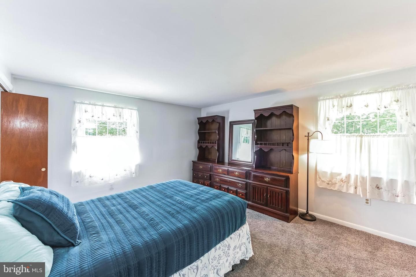 1038 W Kings Highway photo 17