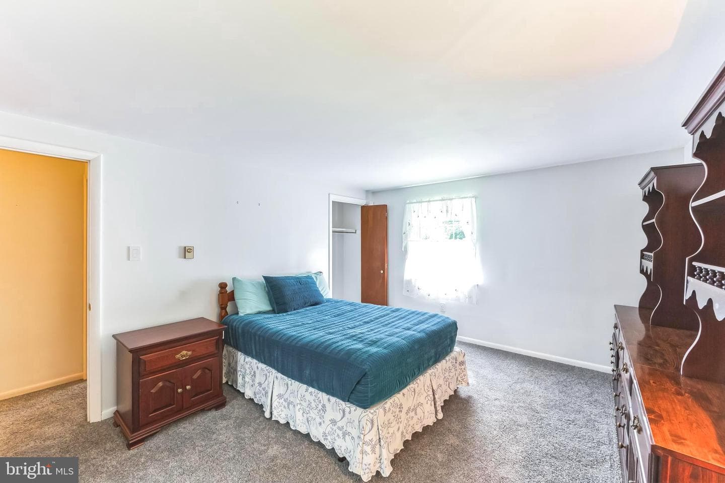 1038 W Kings Highway photo 18