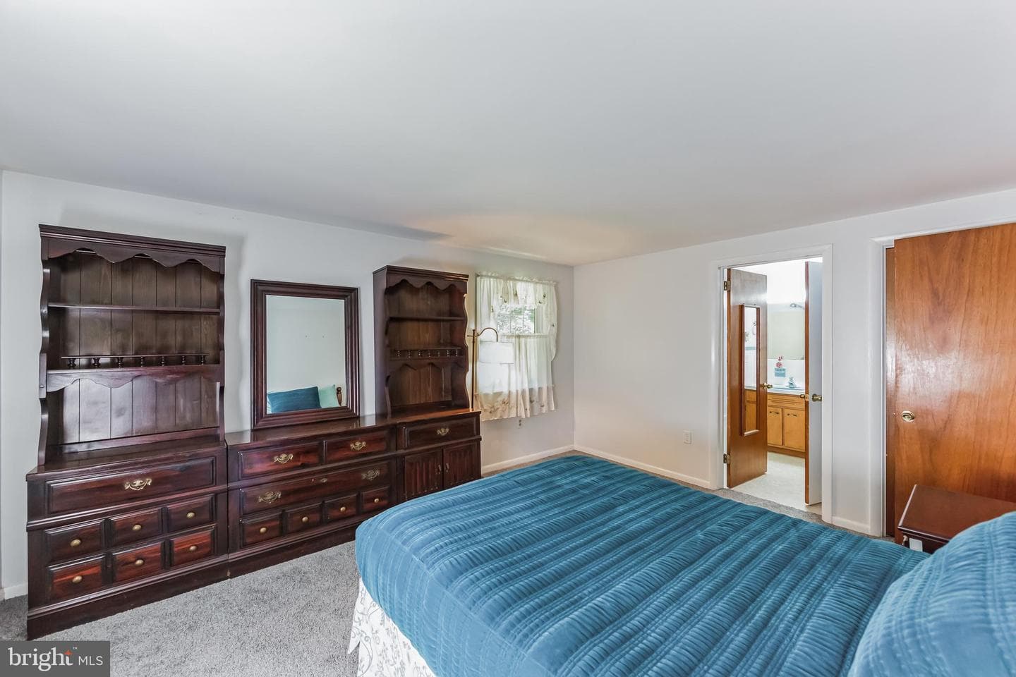 1038 W Kings Highway photo 19