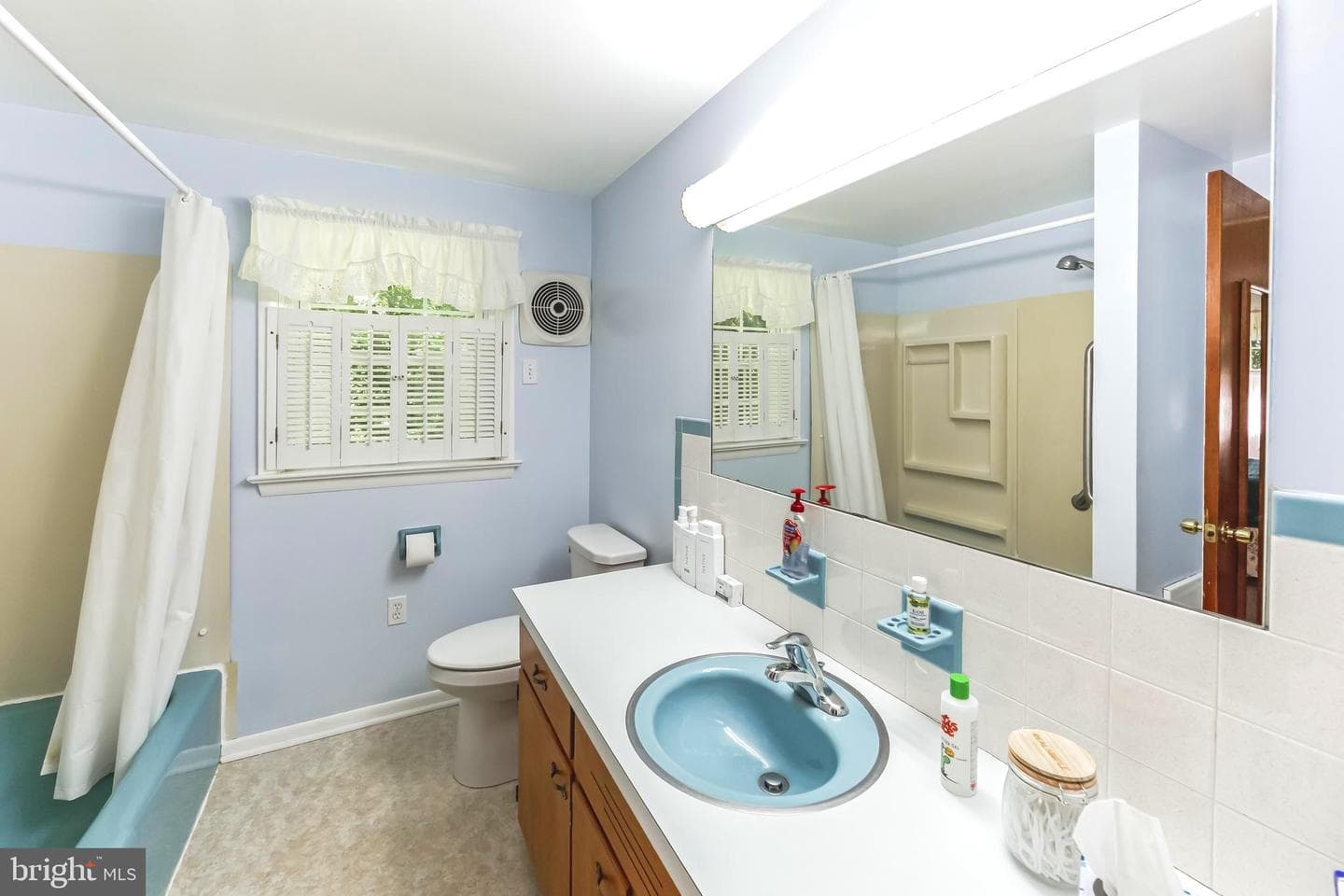 1038 W Kings Highway photo 21