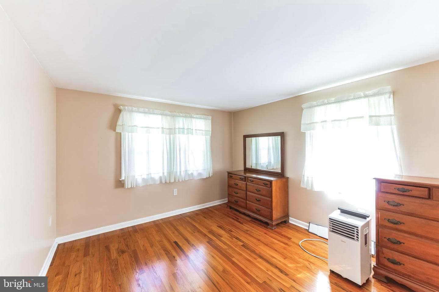 1038 W Kings Highway photo 22