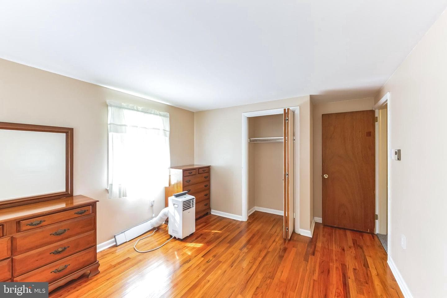 1038 W Kings Highway photo 23