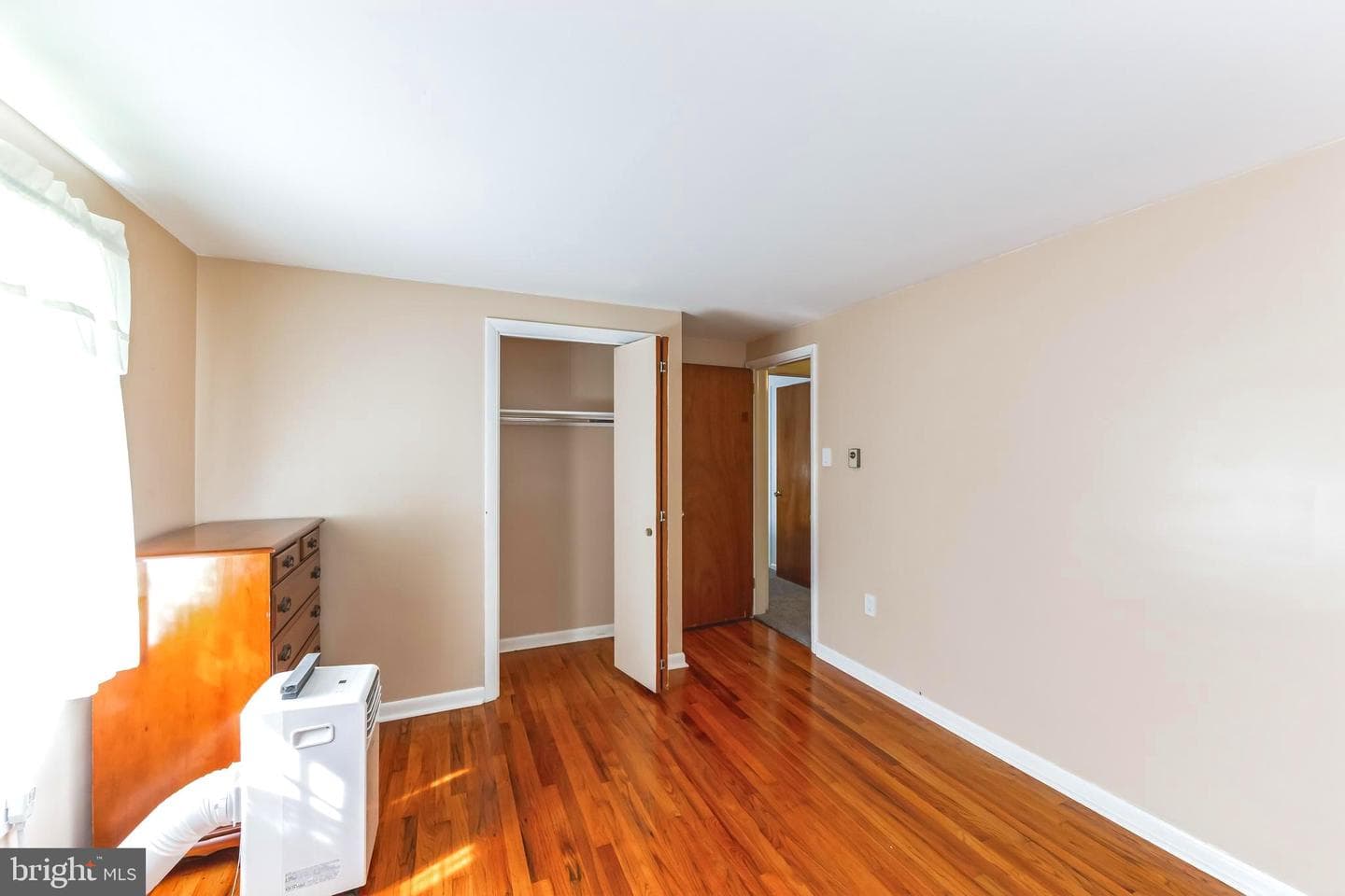 1038 W Kings Highway photo 24