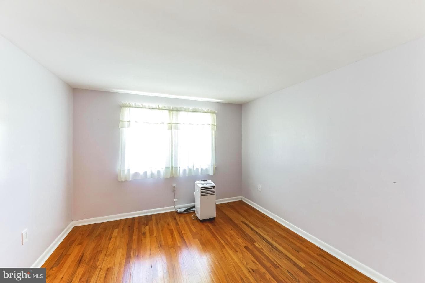 1038 W Kings Highway photo 25
