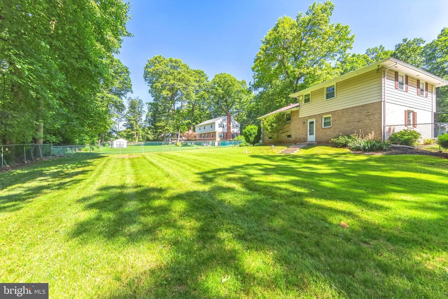 1038 W Kings Highway photo 3