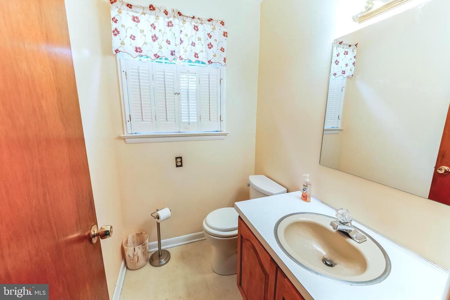 1038 W Kings Highway photo 33