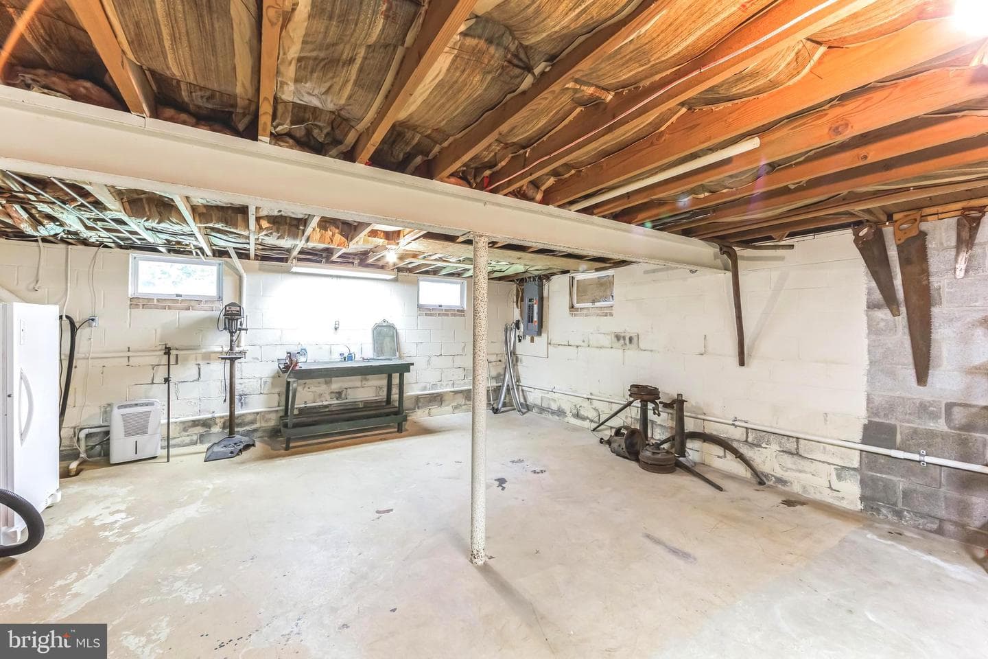 1038 W Kings Highway photo 36