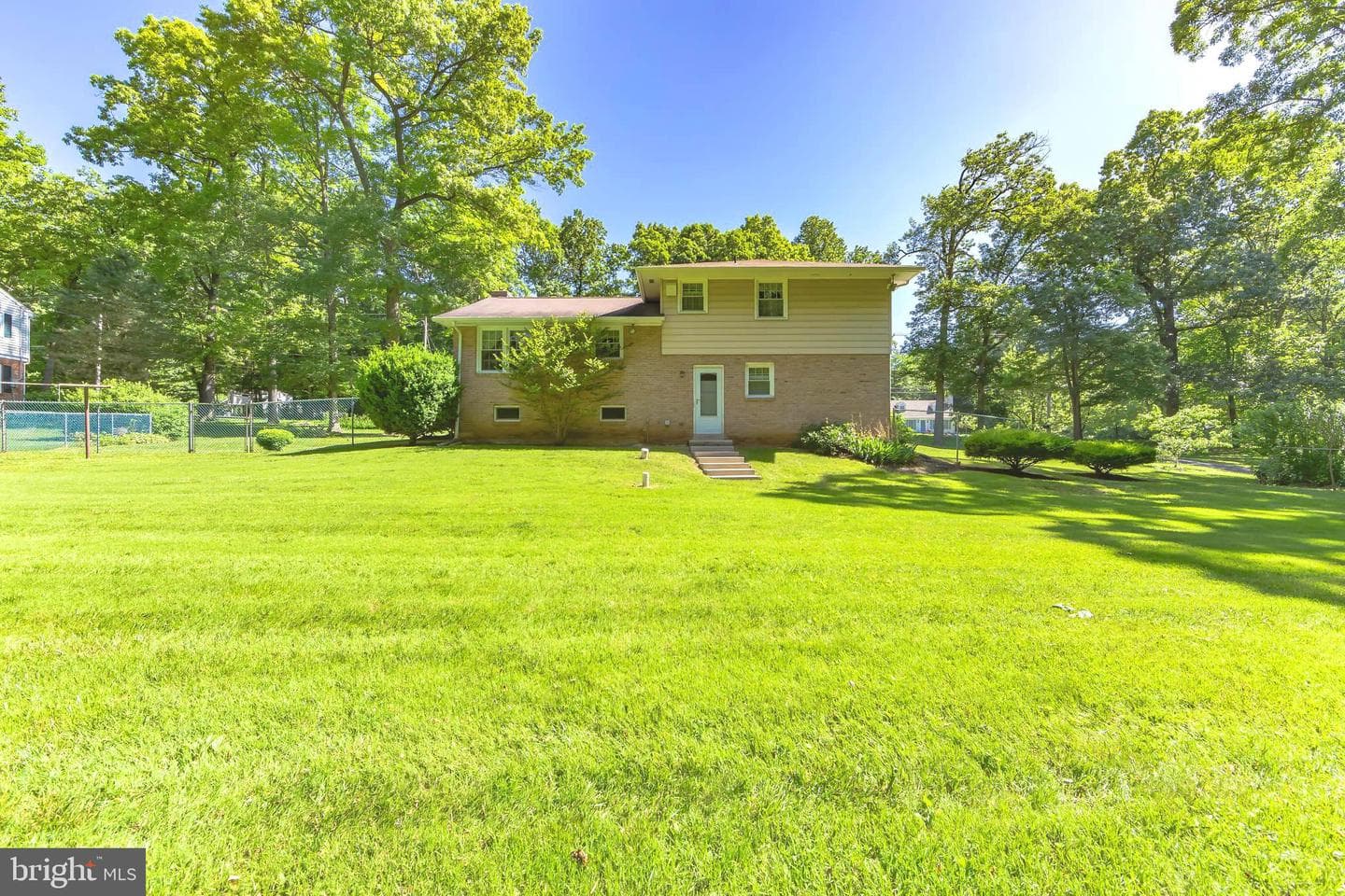1038 W Kings Highway photo 4