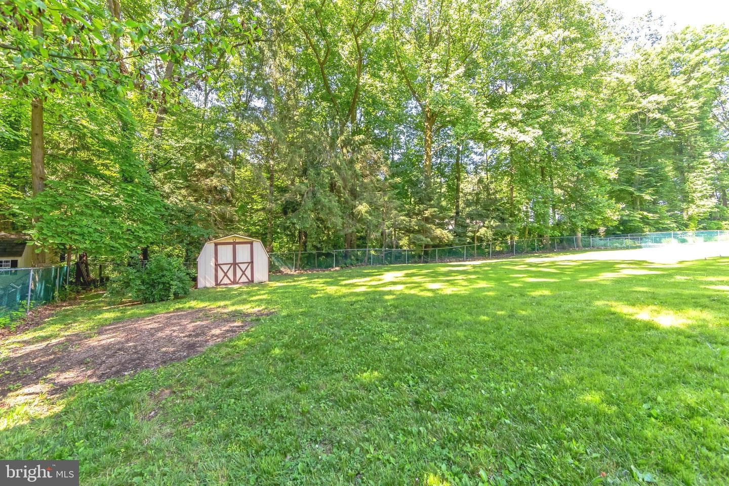 1038 W Kings Highway photo 6