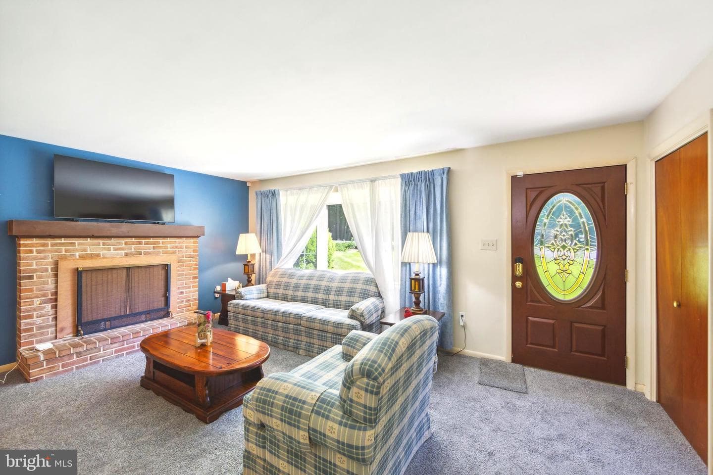 1038 W Kings Highway photo 8