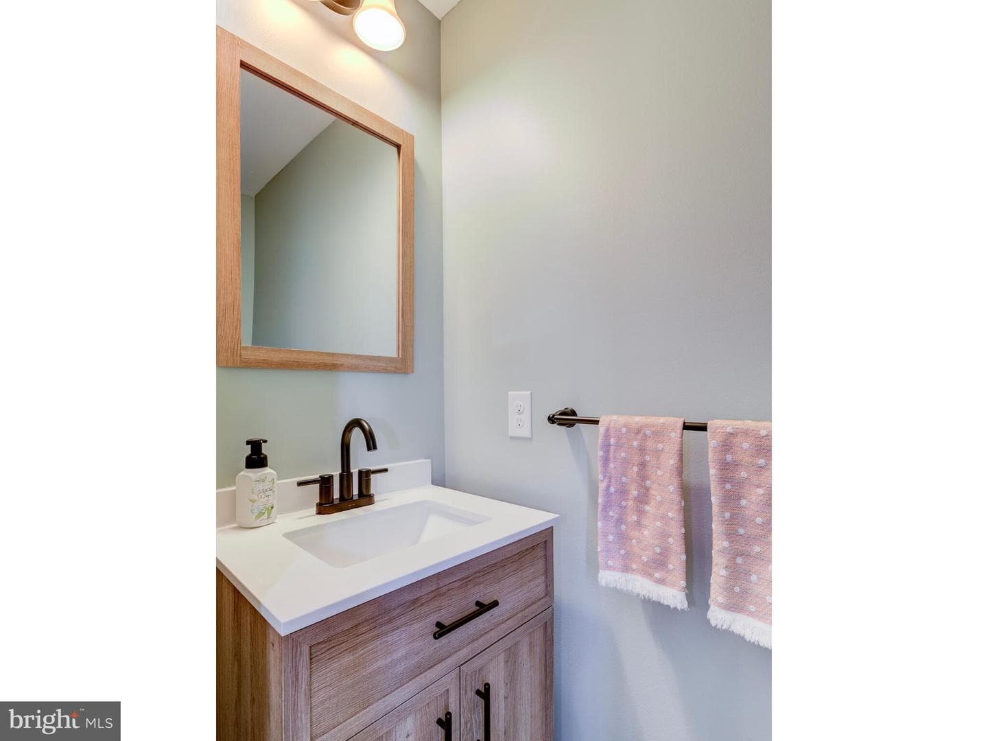 1402 Poets Alley photo 6