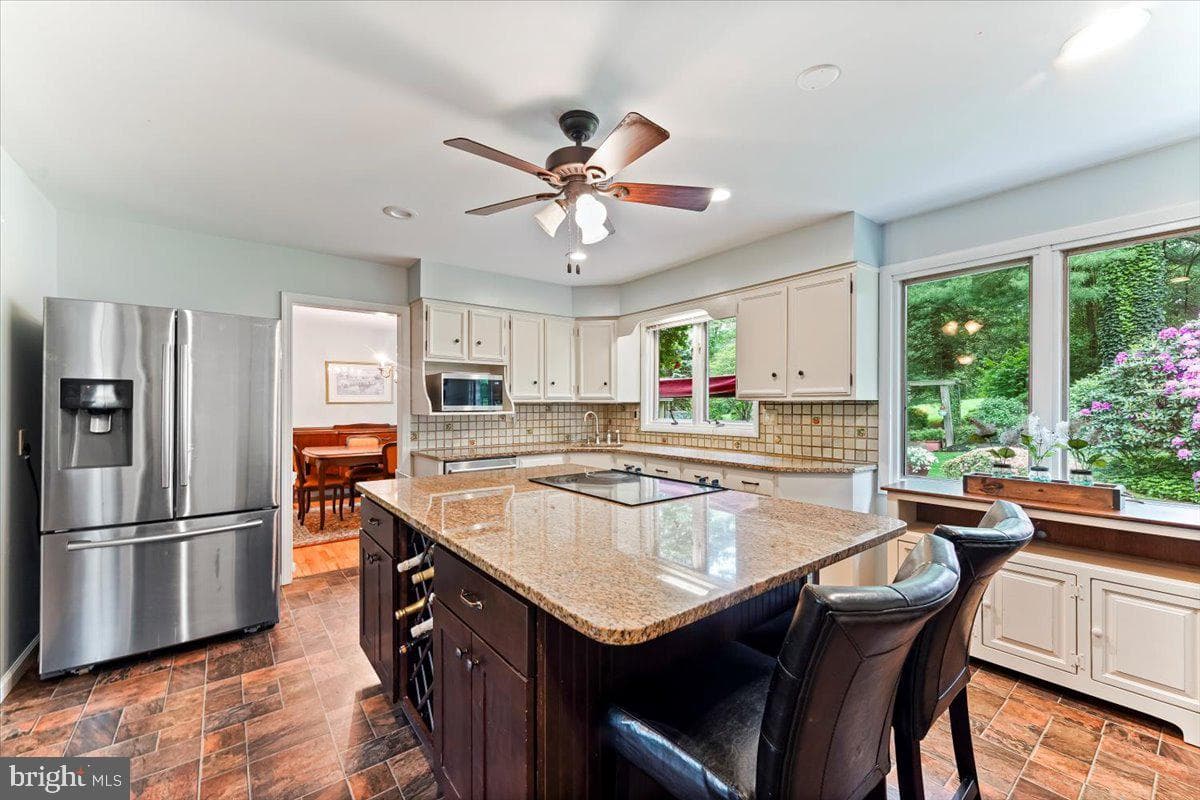 942 Cossart Road photo 11