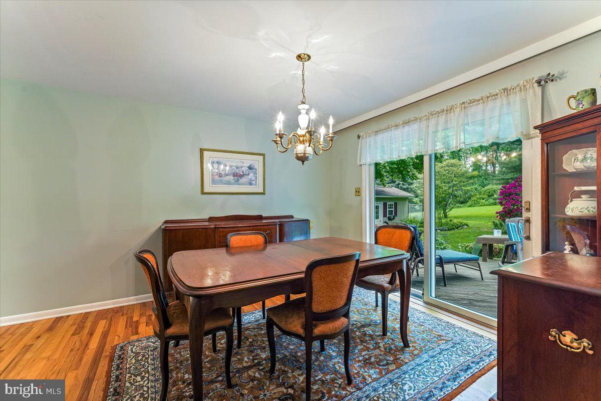 942 Cossart Road photo 13