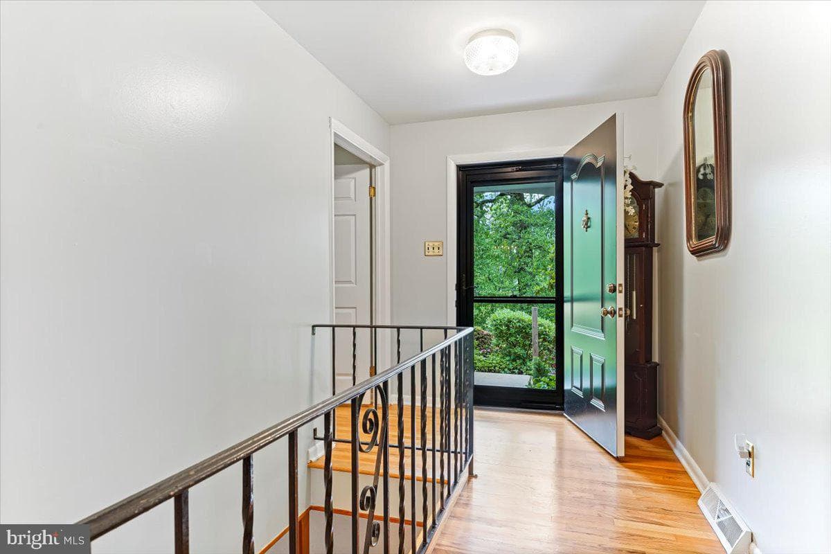 942 Cossart Road photo 14