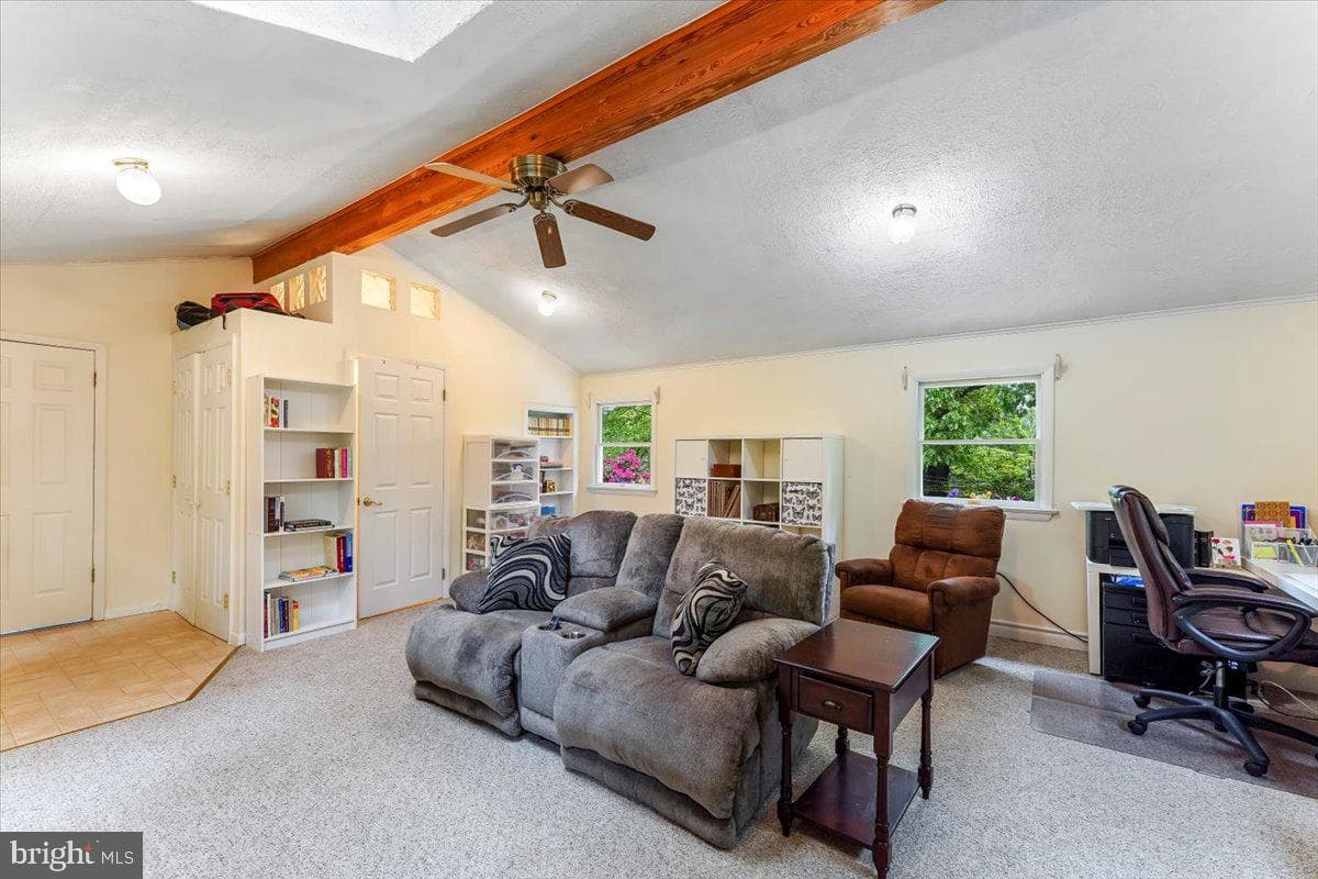 942 Cossart Road photo 23