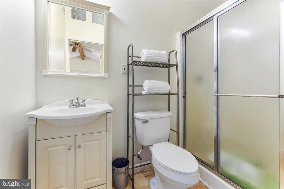 942 Cossart Road photo 24