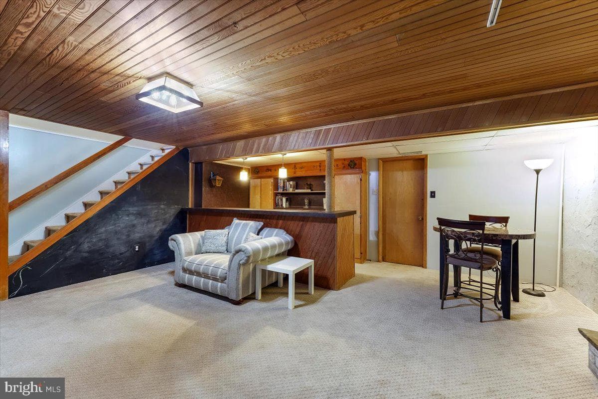 942 Cossart Road photo 26