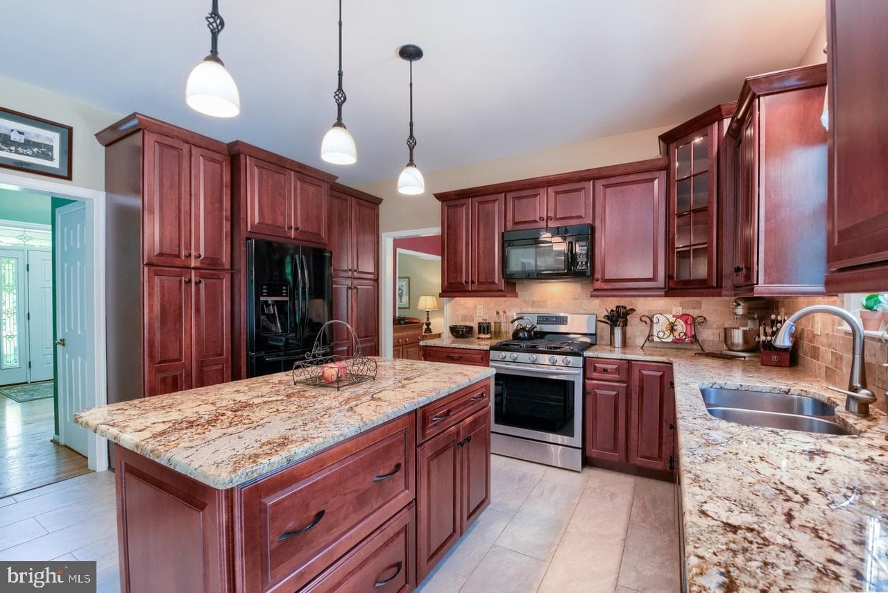 6 Edward Drive photo 18
