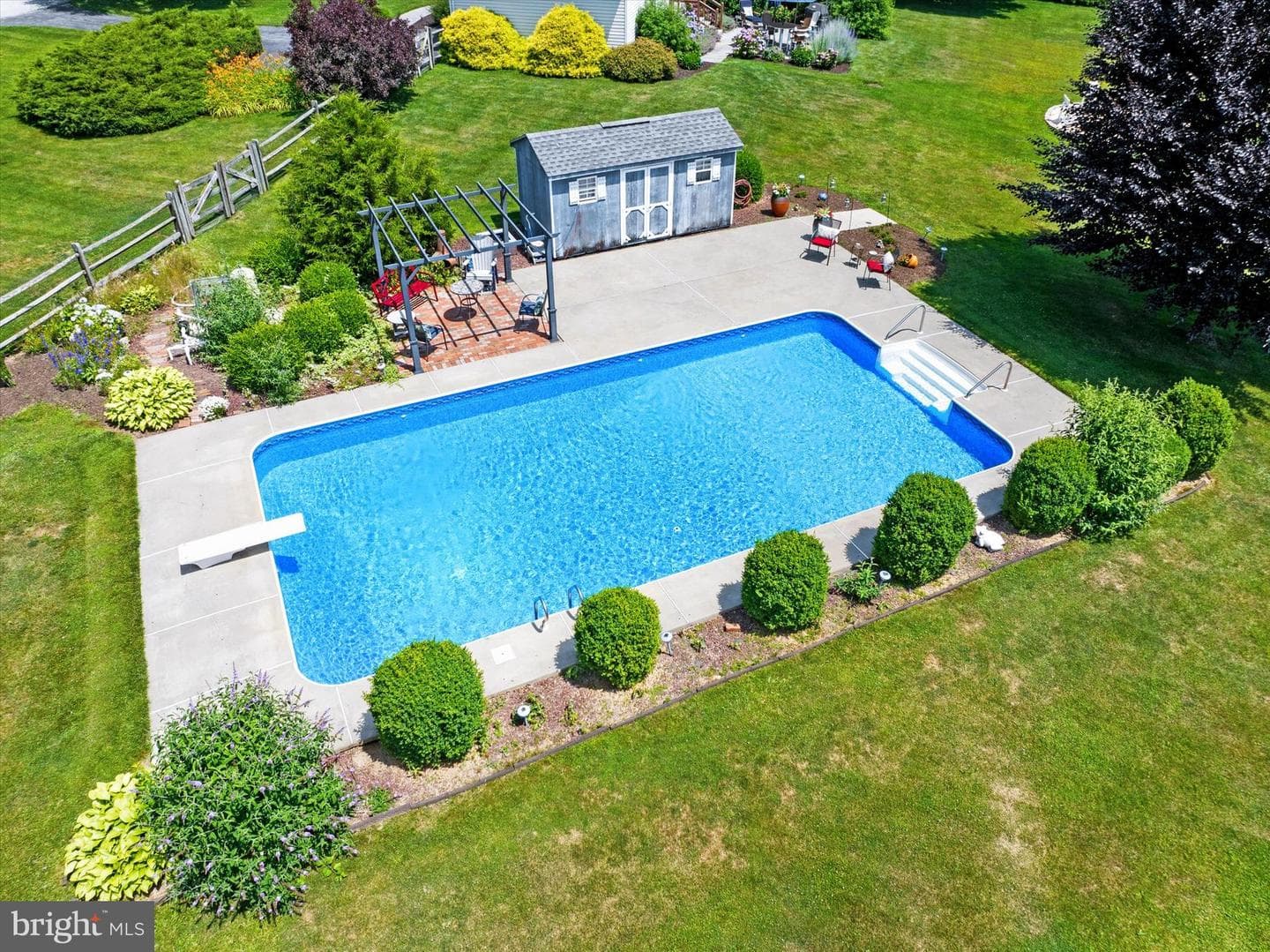 26 Henley Way photo 33