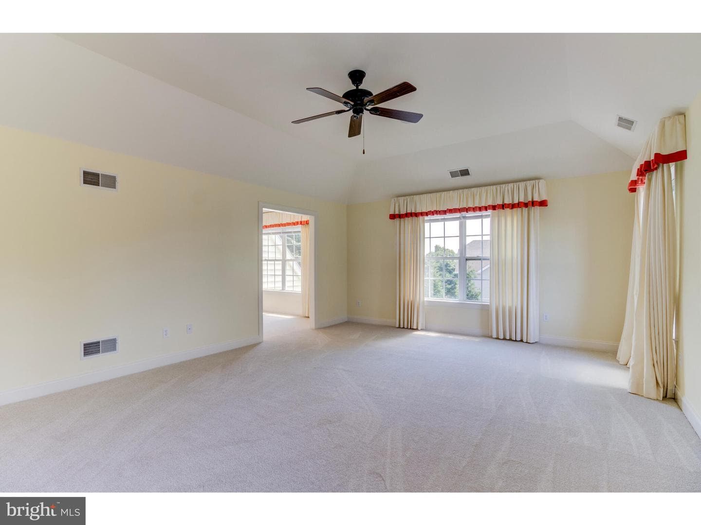 303 Hyatt Lane photo 28