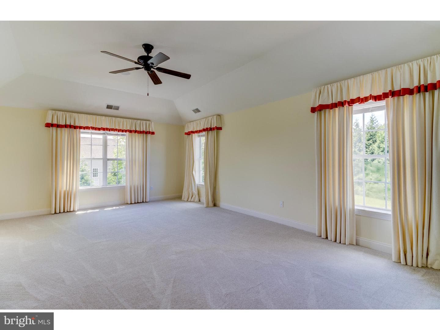 303 Hyatt Lane photo 29