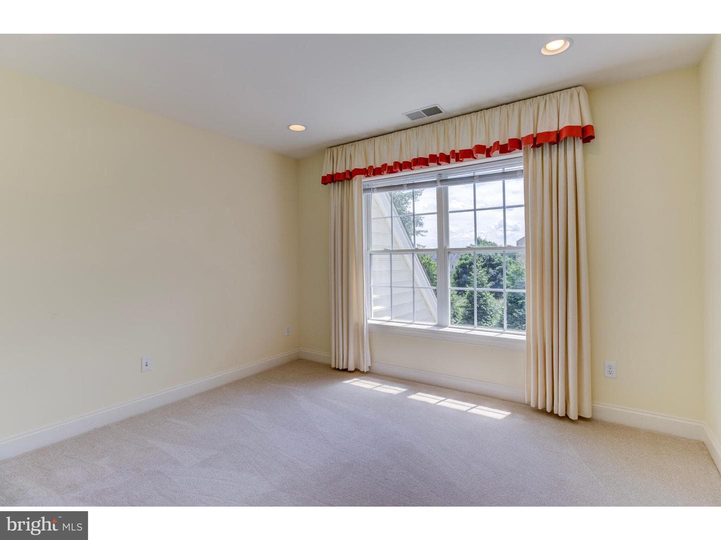 303 Hyatt Lane photo 30