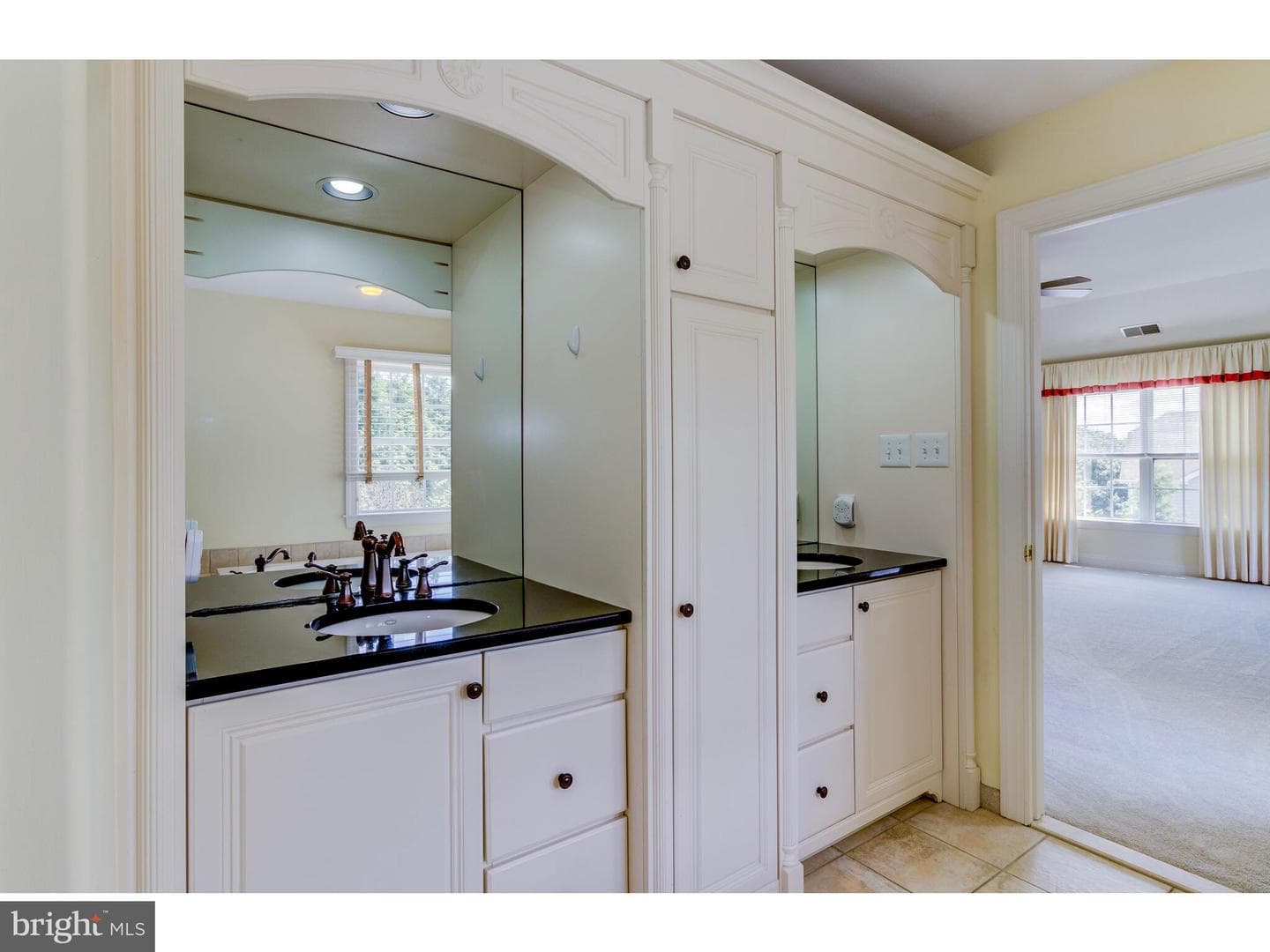303 Hyatt Lane photo 32