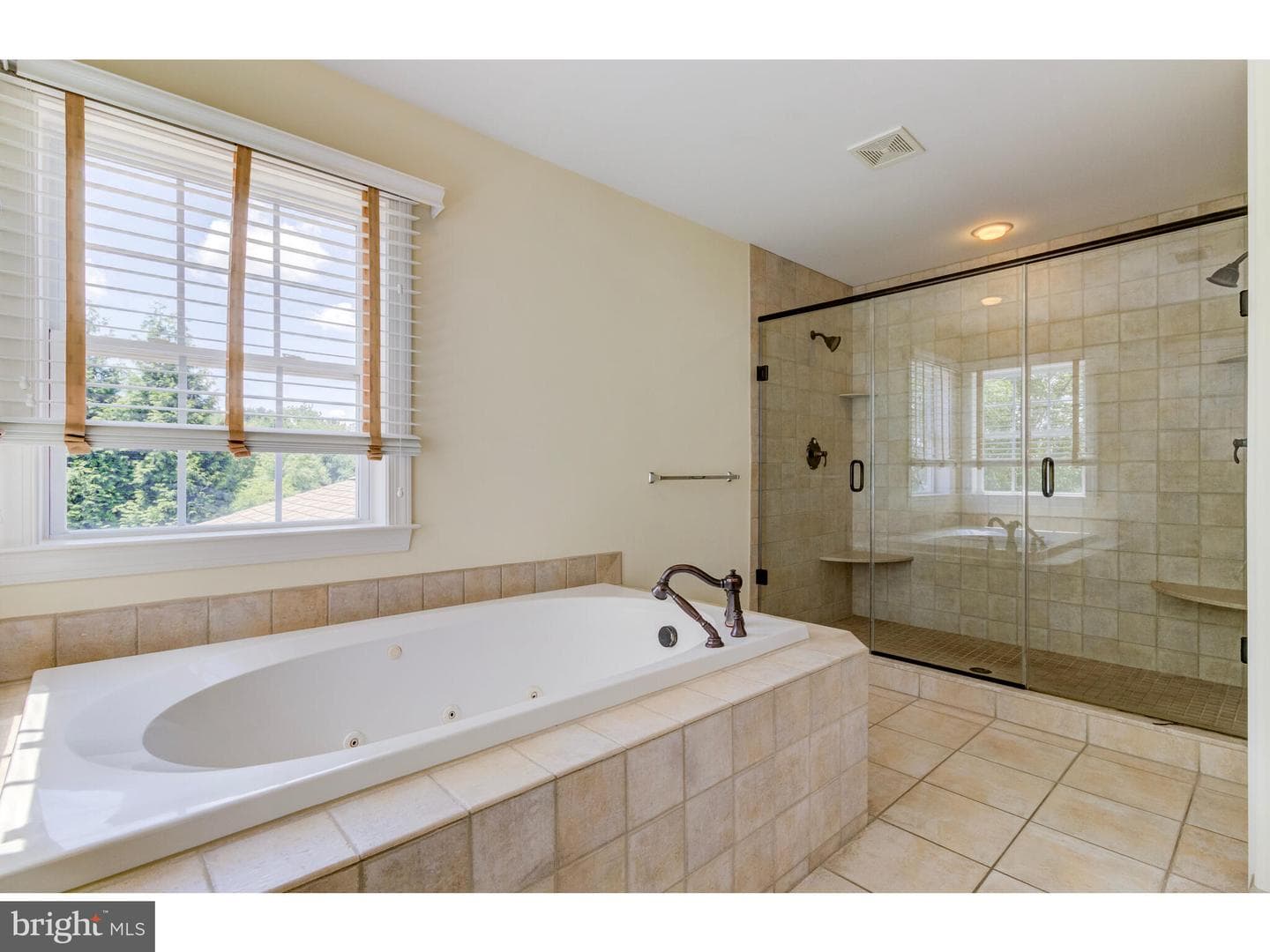 303 Hyatt Lane photo 33