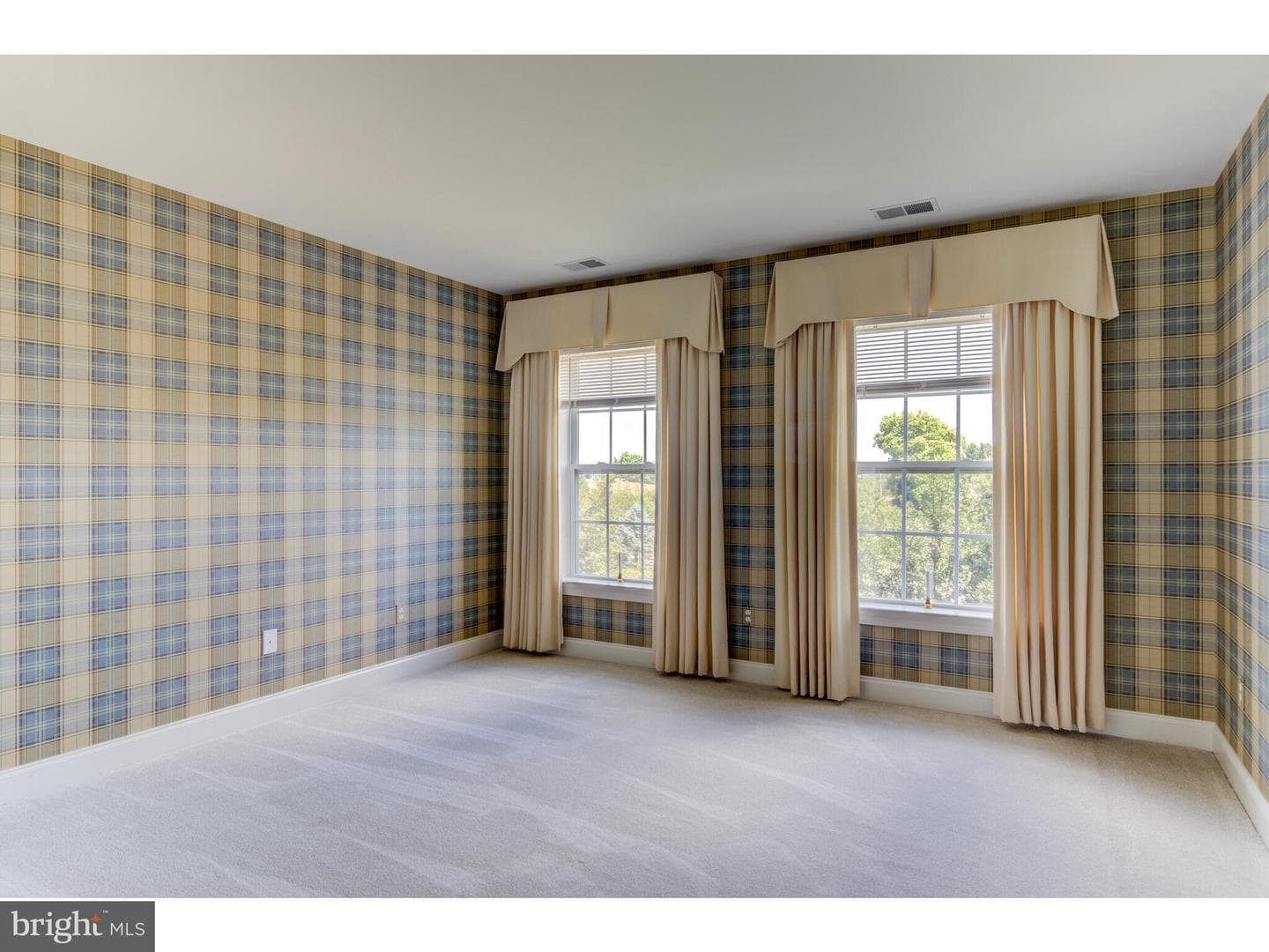 303 Hyatt Lane photo 37