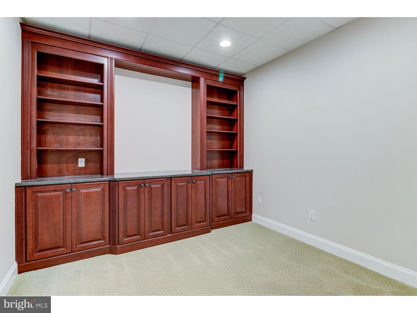 303 Hyatt Lane photo 43